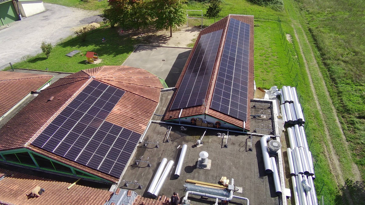 photo d'une installation de panneaux solaires